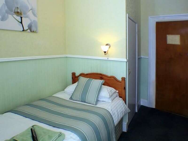 Single En-suite Room