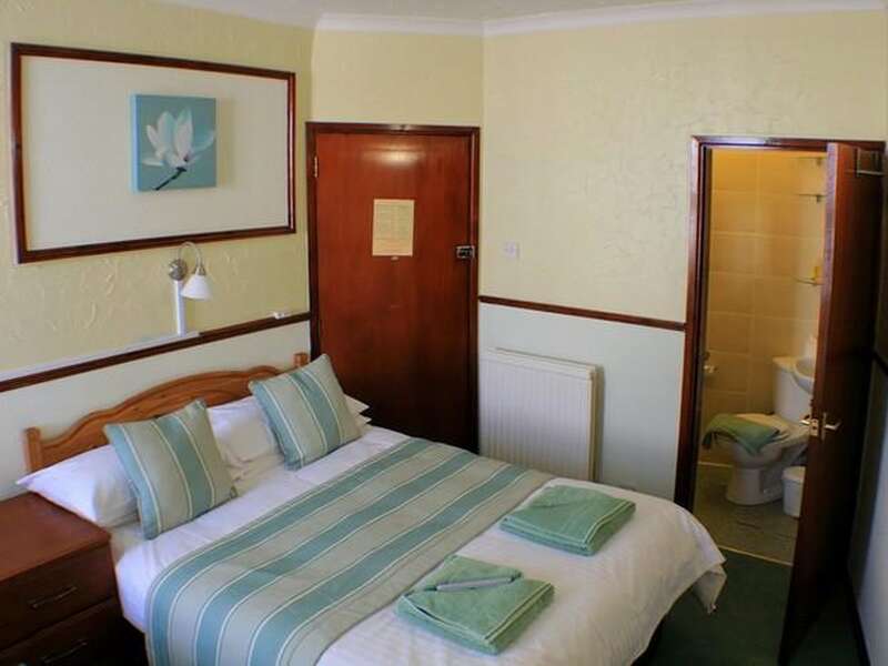 Small Double En-suite Room