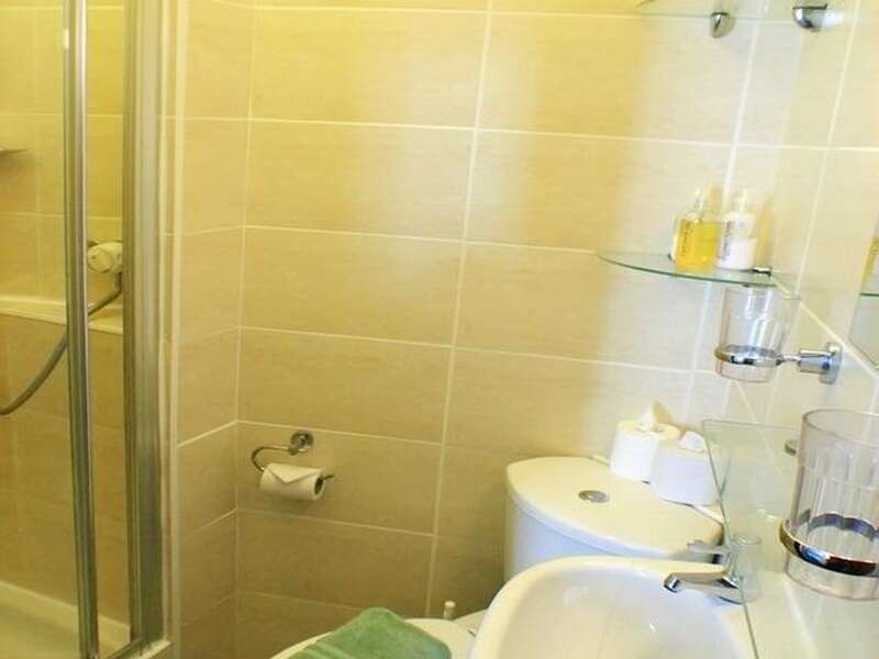 Large Double En-suite Room